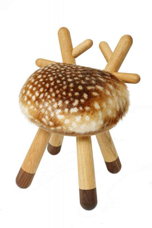 Bambi Kinderstuhl EO: Niedlicher Kinderhocker mit Fellimitat und Geweih aus Holz.